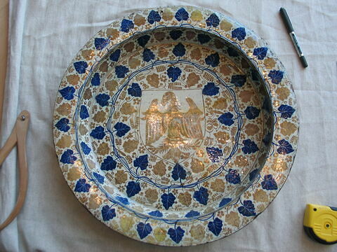 Grand plat rond : armoiries