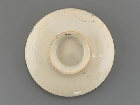 Coupe ronde : portrait de femme en buste, image 2/3