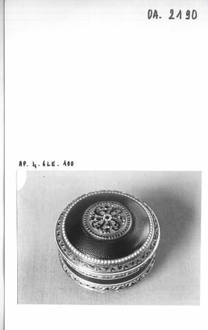 Bonbonnière ronde et bombée, image 3/3
