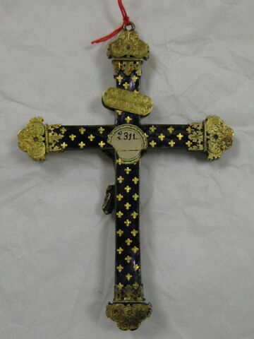 Croix à bras semés de fleurs de lys d'or sur fond d'émail violet, image 7/7