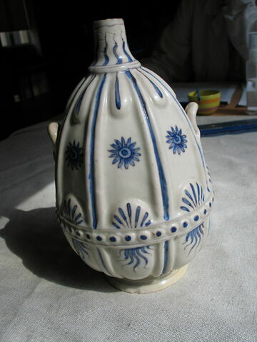 Vase piriforme à col étroit et deux anses, image 3/7