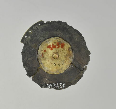 Plaque de mitre ou de gants faisant partie d'une paire (plaque de droite), image 2/3