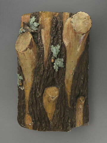 Plaque de revêtement en forme de tronc de chêne orné de glands et d'un oiseau