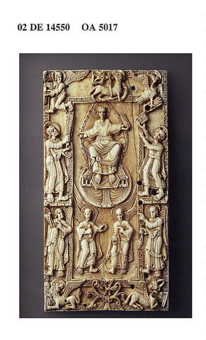 Plaque de reliure : le Christ dans le tétramorphe, entre les saints Pierre et Paul (Traditio Legis)., image 7/8