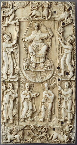 Plaque de reliure : le Christ dans le tétramorphe, entre les saints Pierre et Paul (Traditio Legis).