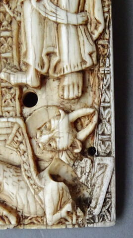 Plaque de reliure : le Christ dans le tétramorphe, entre les saints Pierre et Paul (Traditio Legis)., image 3/8