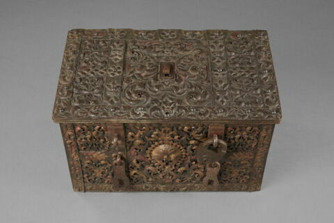 Coffre de fer à décor de feuillages, image 4/7