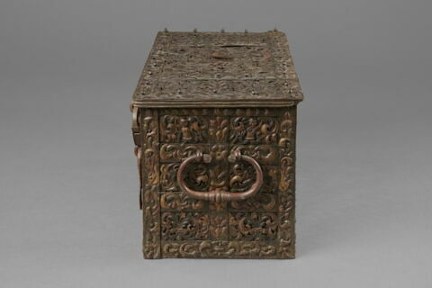 Coffre de fer à décor de feuillages, image 5/7