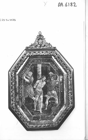 Médaillon octogonal à deux faces : la Flagellation du Christ, image 1/1