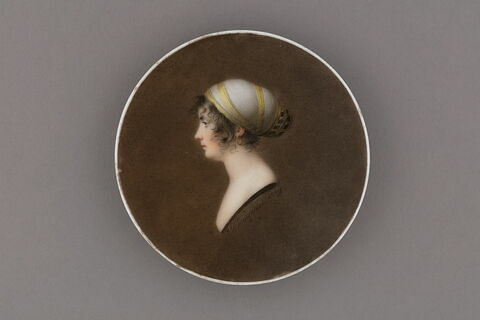 Médaillon : portrait de femme de profil, image 2/2