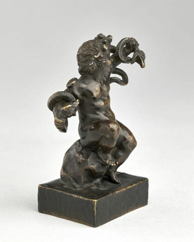 Statuette : Hercule enfant étouffant un python, image 4/4