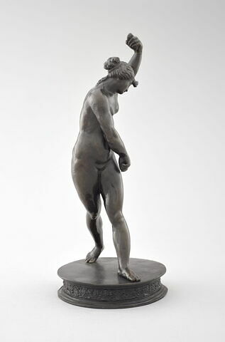 Statuette : femme marchant, image 2/6