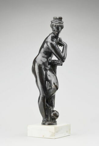 Statuette : l'Astronomie