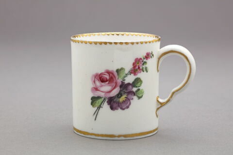 Tasse litron et soucoupe, d'un ensemble de cinq (TH 1322 à 1326), image 4/6