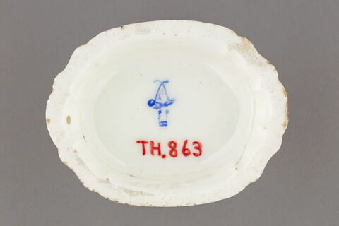 Salière, d'un ensemble de neuf (TH 862 à 870), d'un service (TH 809 à 1066), image 2/2