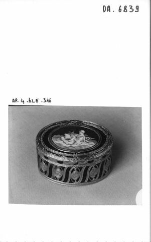 Tabatière ovale, image 2/2