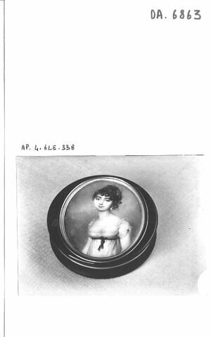 Bonbonnière ronde : portrait de jeune femme, image 5/5