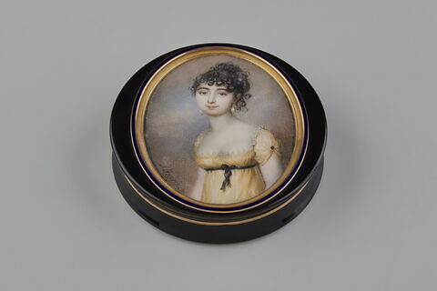 Bonbonnière ronde : portrait de jeune femme
