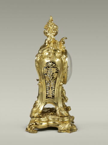 Pendule sur socle avec vase fleuri et trophée d'instruments de musique, image 7/10
