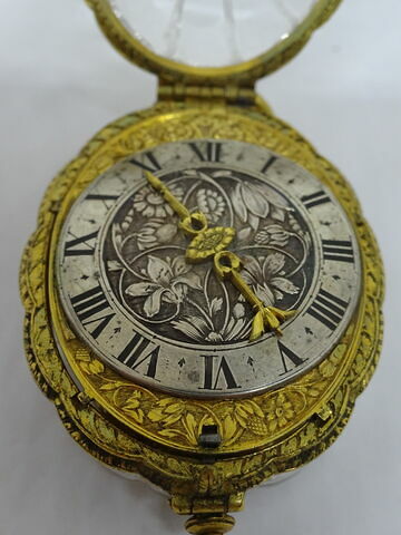 Montre ovale polylobée, image 2/6