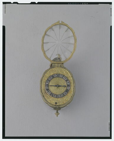 Montre ovale polylobée