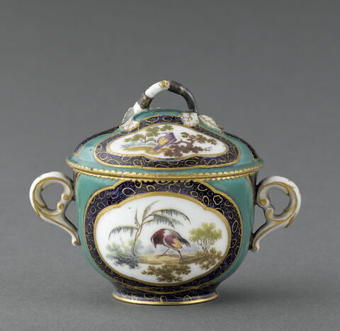 Petite tasse couverte et sa soucoupe, image 2/13