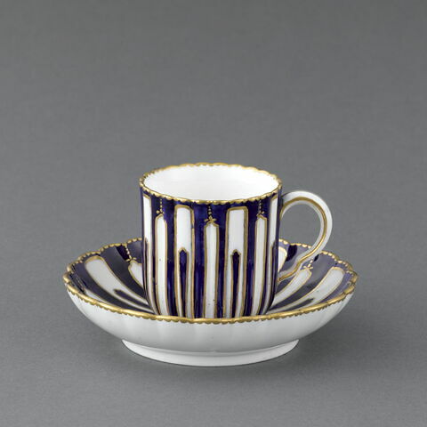 Tasse et soucoupe, image 3/7