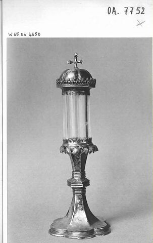 Reliquaire-monstrance cylindrique surmontée d'une croix fleurdelysée, au pied polylobé, image 1/1