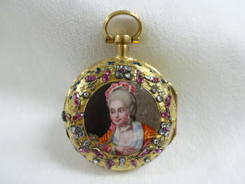 Montre ronde avec un portrait en buste de femme