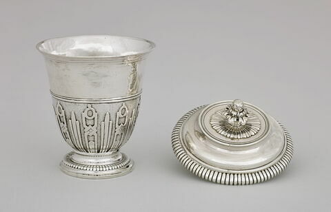 Pot à fard ou à pommade et son couvercle, image 2/4
