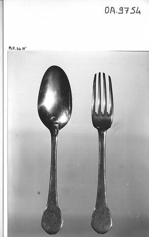 Couvert de table : une cuiller et une fourchette, image 3/3