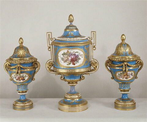 Petit vase Fontanieu, d'une garniture (OA 10939 à OA 10941), image 6/7