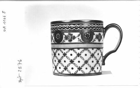 Tasse, d'un cabaret (OA 11065 à OA 11087), image 2/2