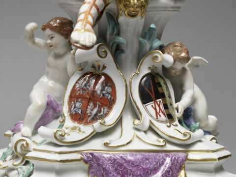 Candélabre en porcelaine dure, d'une paire (OA 11148), image 2/6