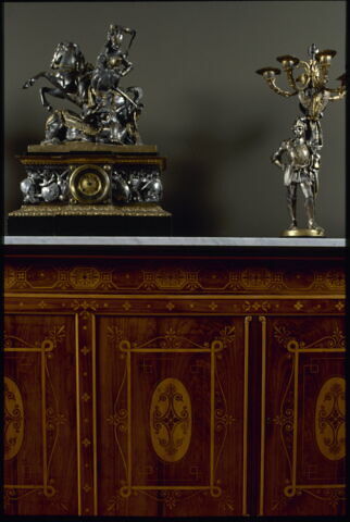 Garniture de cheminée : Candélabre