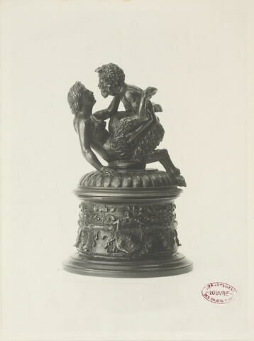 Couvercle d'encrier : satyres accouplés, image 9/9