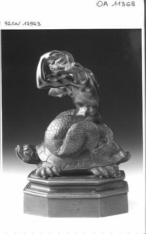 Statuette : Triton chevauchant une tortue, image 8/9