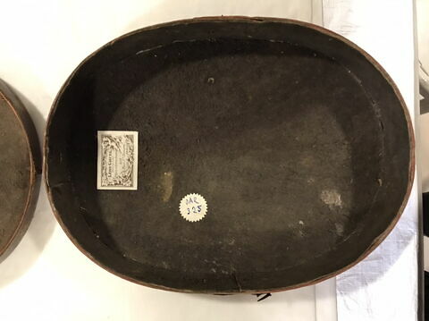 Boîte plate ovale aux armes du pape Clément XI (1649-1721), image 4/12