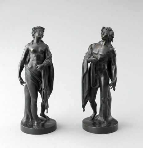Bacchante ou femme drapée, image 2/7