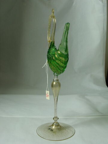 Verre en forme de nacelle, image 2/2
