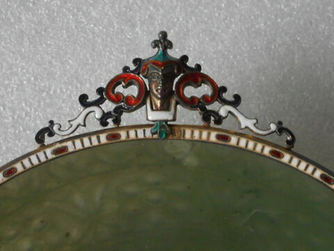 Coupe en jade à monture émaillé polychrome, image 4/4