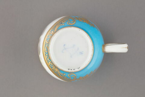 Tasse et soucoupe, image 2/7