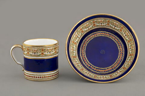 Tasse et soucoupe bleu nouveau