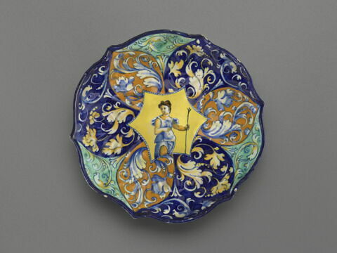 Coupe ronde godronnée : figure de femme à mi-corps, image 4/6
