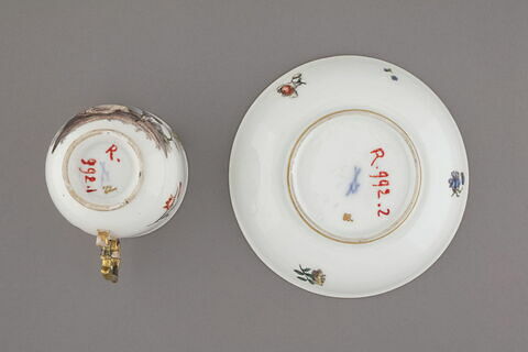 Tasse et soucoupe d'un service composé de sept pièces (R 988 à R 994), image 2/6