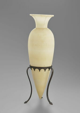 Vase en forme d'amphore, image 1/2