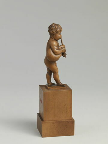 Statuette : Enfant jouant de la musette, image 2/5