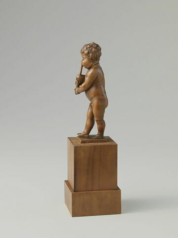 Statuette : Enfant jouant de la musette, image 3/5