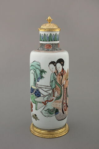 Vase cylindrique à couvercle, d'une paire (avec TH 450)