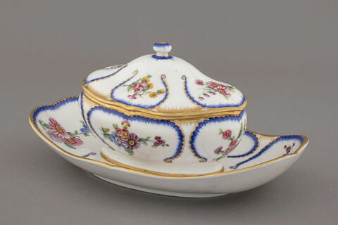 Sucrier avec couvercle et plateau adhérent, d'un service de table (TH 703 à 730), image 4/4
